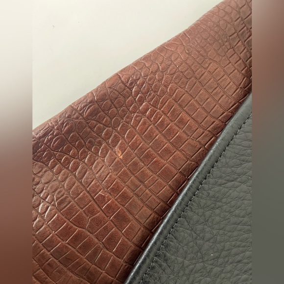 Thomas Leathers Asymmetric Angle Black & Brown Crossbody Handbag Croc Emboss - Picture 13 of 13
